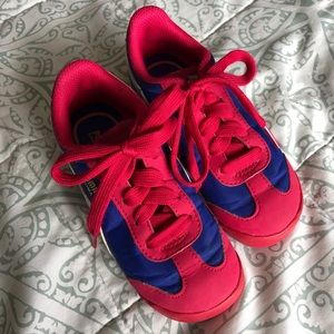Girls Classic Puma Sneakers!